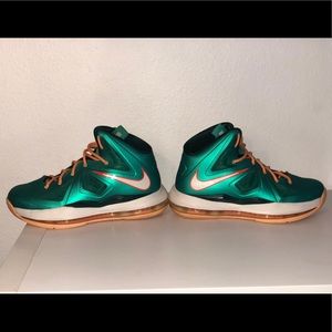 Nike LEBRON X 10 Miami Dolphins Youth Shoe